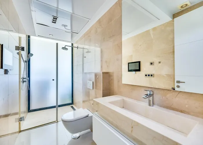 About Azur Villa Marbellac