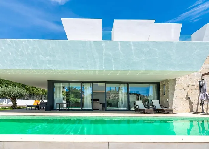About Azur Villa *